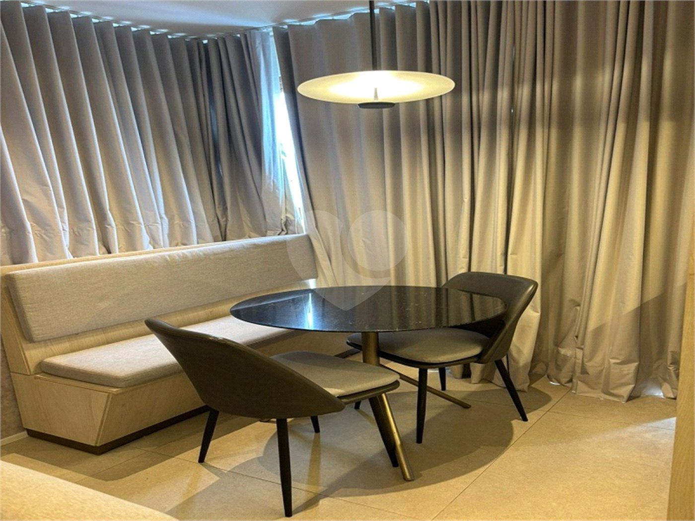 Maravilhoso Studio na Vila Nova Conceição, totalmente mobiliado 26 m2, 1 dormitório, 1 vaga