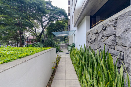 Apartamento à venda com 3 quartos, sendo 2 suítes, em Campo Belo, São Paulo, SP