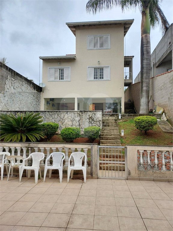 Sobrado à venda com 3 quartos, sendo 1 suíte, em Jardim Fonte Áurea, Poá, SP