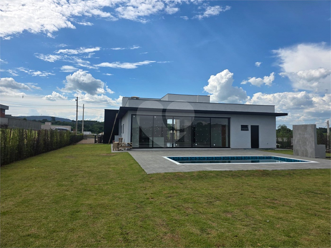 Casa à venda com 3 suítes no condomínio Village Ipanema 2, Araçoiaba da Serra - SP