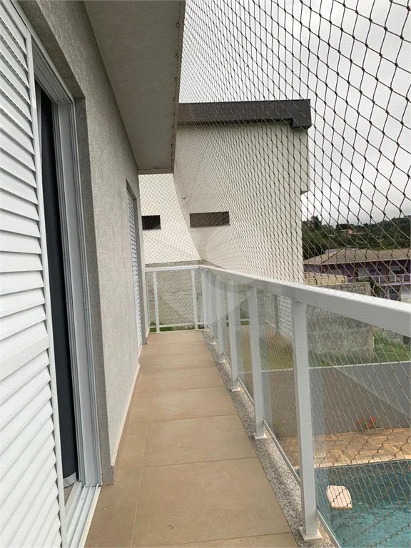 Casa à venda com 3 quartos, sendo 1 suíte, no condomínio Residencial Ponderosa, São Roque - SP