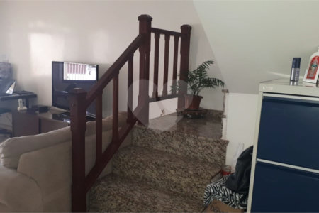 Sobrado à venda com 3 quartos, sendo 1 suíte,  em Vila Caputera, Mogi das Cruzes, SP