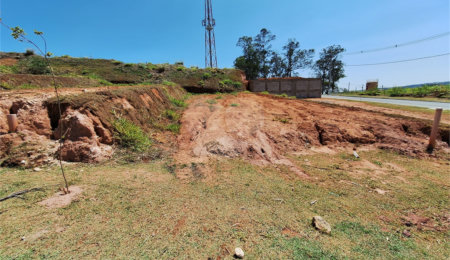 Terreno à venda com 1 suíte no condomínio Comercial Independência, Vinhedo - SP