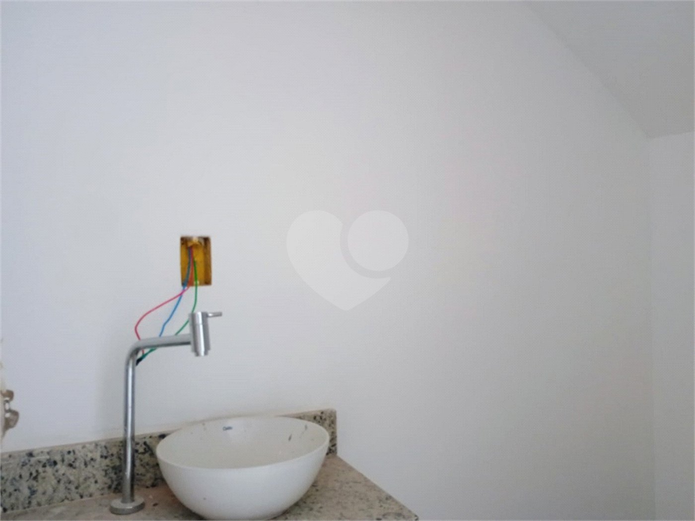 Casa à venda com 2 quartos no condomínio Vila Davos 2, São Paulo - SP