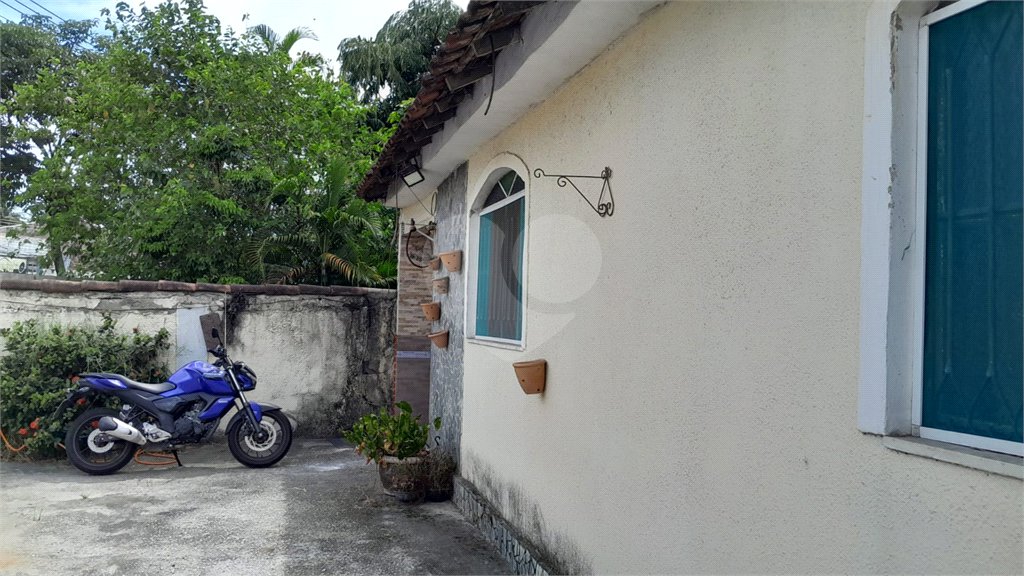 Casa à venda com 3 quartos em Santíssimo, Rio de Janeiro, RJ