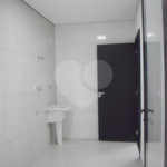 Casa à venda com 4 suítes no condomínio Figueira Garden, Atibaia - SP