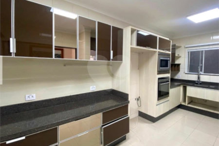 Casa para alugar com 5 quartos, sendo 3 suítes,  em Vila Oliveira, Mogi das Cruzes, SP