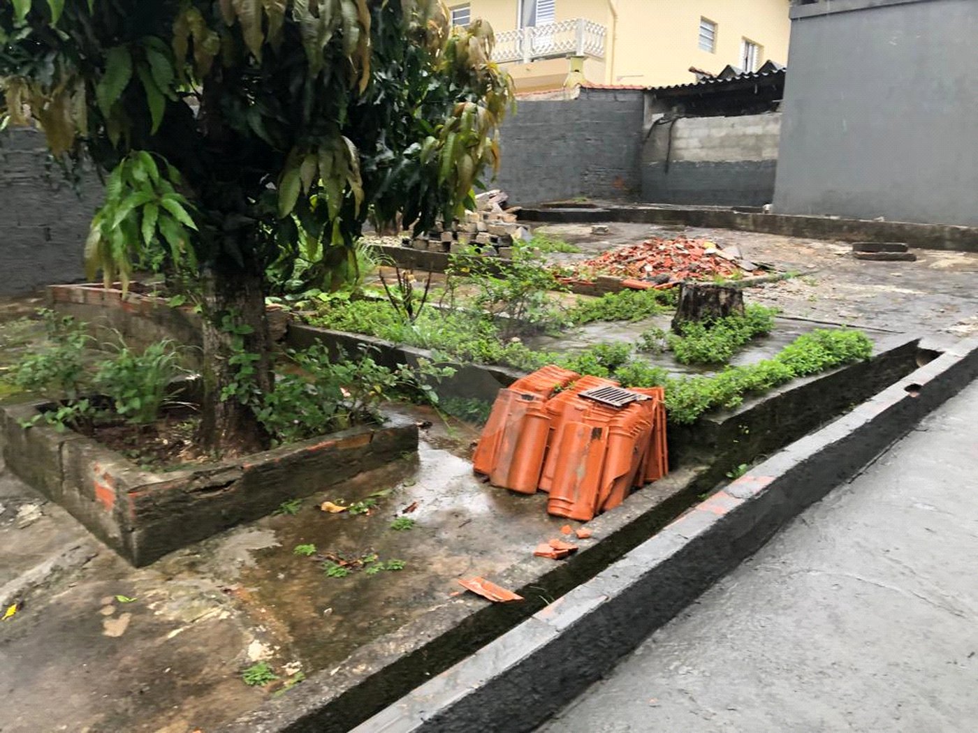 Sobrado à venda com 4 quartos, sendo 1 suíte, em Serra da Cantareira, Mairiporã, SP