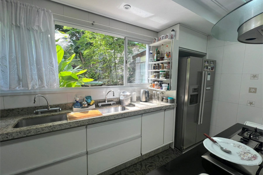 Casa à venda com 6 quartos, sendo 5 suítes, no condomínio Alpes da Cantareira, Mairiporã - SP