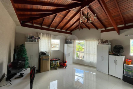 Casa à venda com 8 quartos, sendo 2 suítes,  em Jardim Estância Brasil, Atibaia, SP