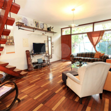 Sobrado à venda com 3 quartos, sendo 1 suíte, em Alto da Boa Vista, São Paulo, SP