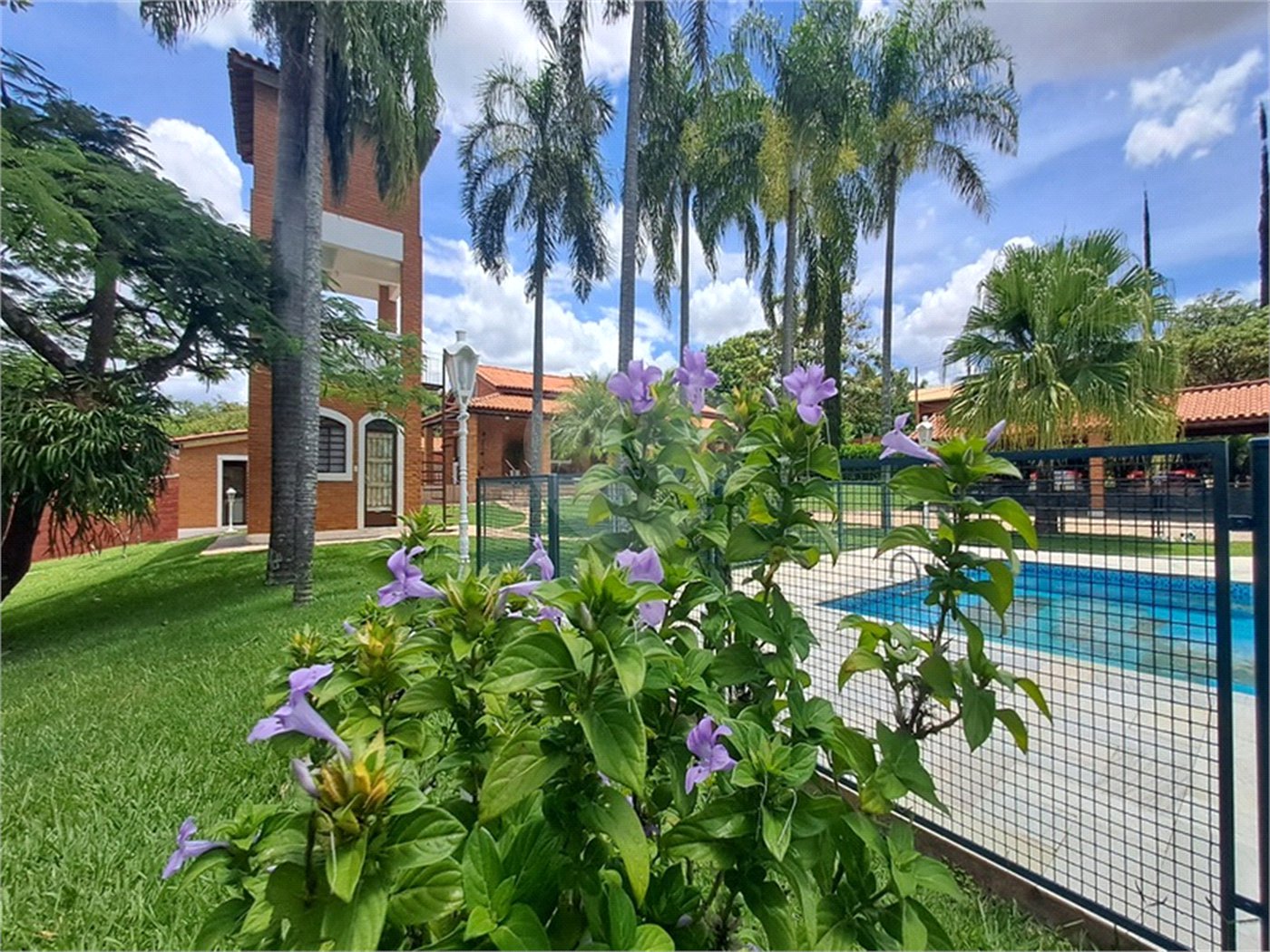 Casa à venda com 3 quartos, sendo 1 suíte, no condomínio Residencial Vale das Laranjeiras, Indaiatuba - SP