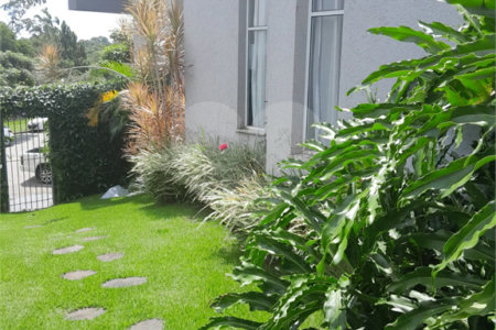 Casa à venda com 3 suítes em Moinho Velho, Cotia, SP