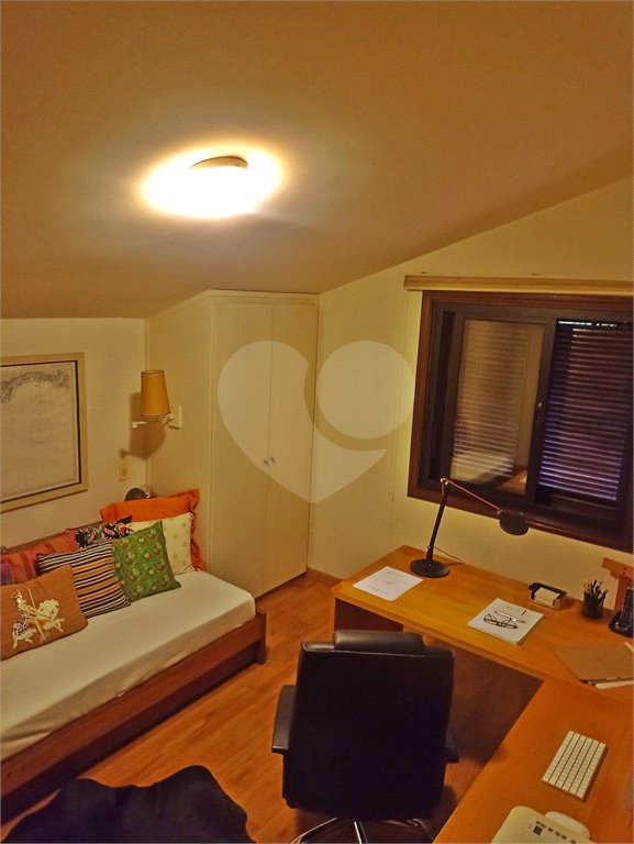 Casa à venda com 4 quartos, sendo 2 suítes,  em Morumbi, São Paulo, SP
