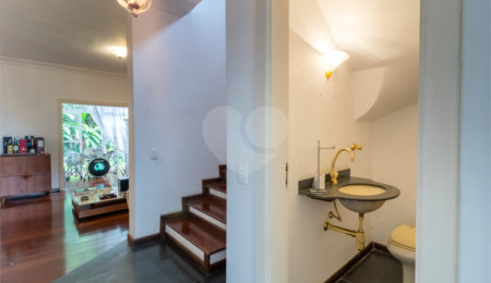 Casa à venda com 4 quartos, sendo 2 suítes,  no condomínio Vila das Flores, São Paulo - SP