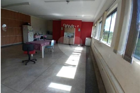 Galpão Comercial .