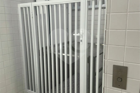 Apartamento à venda ou para alugar com 2 quartos, sendo 1 suíte,  em Guilhermina, Praia Grande, SP