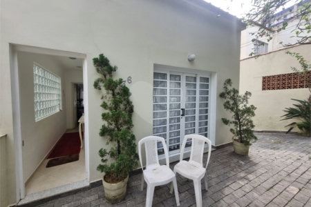 Casa à venda com 4 quartos, sendo 1 suíte,  em Vila Clementino, São Paulo, SP