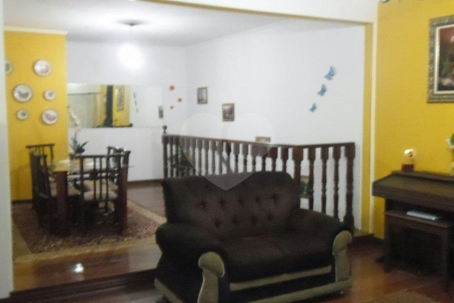 Sobrado à venda com 4 quartos, sendo 2 suítes, em Vila Irmãos Arnoni, São Paulo, SP