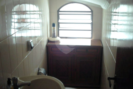 Casa à venda com 4 quartos, sendo 2 suítes, em Jardim Pinheiros, São Paulo, SP