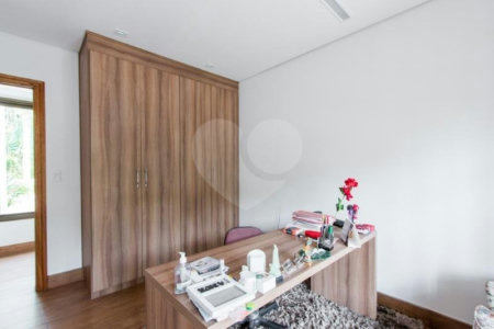 Casa Térrea à venda com 5 suítes em Jardim Marajoara, São Paulo, SP