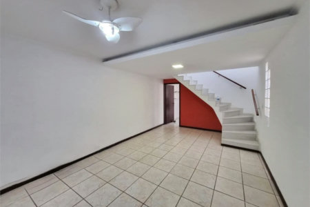 Sobrado à venda com 3 quartos, sendo 2 suítes,  em Jardim Ester Yolanda, São Paulo, SP