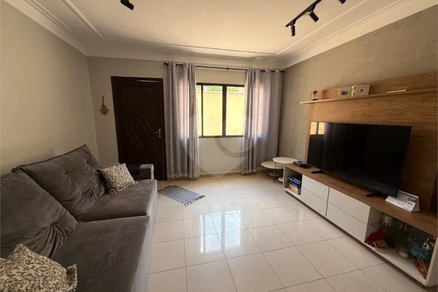 Casa à venda com 3 quartos, sendo 1 suíte, no condomínio Felipe, São Paulo - SP