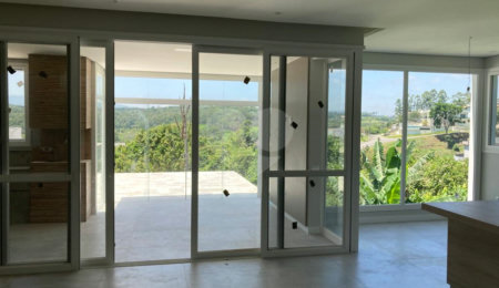Casa à venda com 3 quartos, sendo 1 suíte,  no condomínio Monterey Ville, Mogi das Cruzes - SP