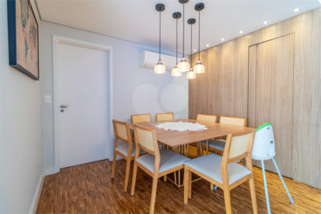 Apartamento à venda com 3 quartos, sendo 1 suíte, em Moema, São Paulo, SP
