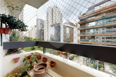 Apartamento à venda com 3 quartos, sendo 1 suíte, em Vila Olímpia, São Paulo, SP