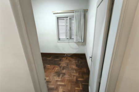 Sobrado à venda com 5 quartos, sendo 1 suíte, em Jardim Trussardi, São Paulo, SP