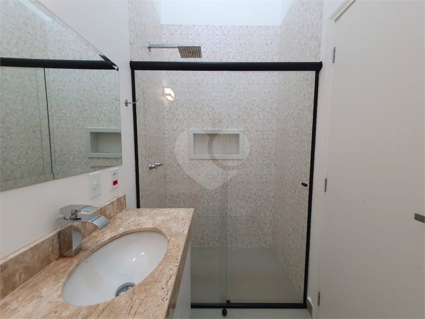 Casa à venda com 6 quartos, sendo 5 suítes, no condomínio Jardim Primavera, Louveira - SP