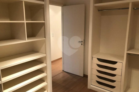Apartamento à venda com 3 quartos, sendo 2 suítes,  em Paraíso do Morumbi, São Paulo, SP