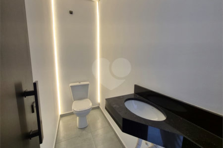 Sobrado à venda com 3 quartos, sendo 1 suíte, em Cidade dos Bandeirantes, São Paulo, SP