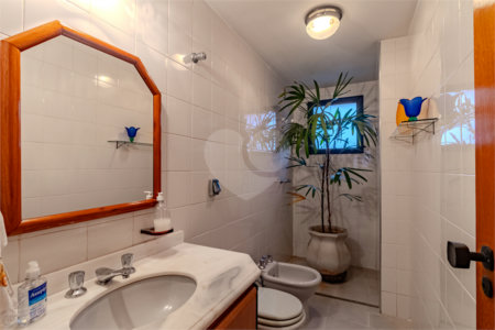 Apartamento à venda com 3 quartos, sendo 2 suítes, em Campo Belo, São Paulo, SP