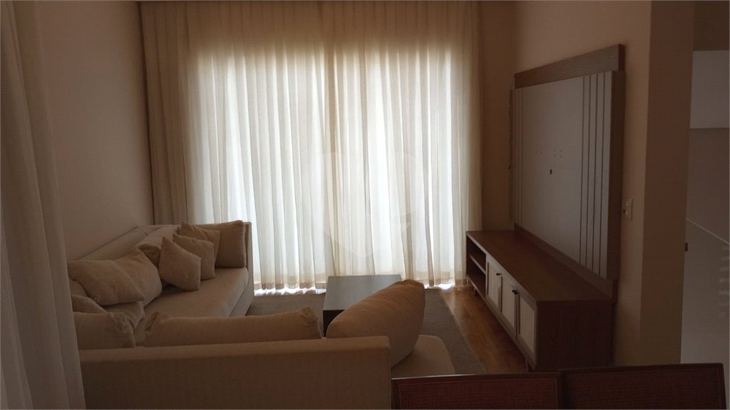 Casa à venda com 3 suítes no condomínio Picollo, Louveira - SP