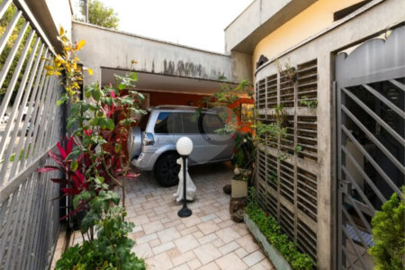 Casa a venda no Planalto Paulista, 2 suítes, 4 vagas, 230 m², quintal e localização privilegiada