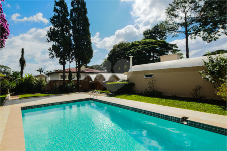 Casa à venda com 4 quartos, sendo 1 suíte,  em Interlagos, São Paulo, SP