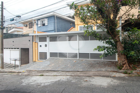 Sobrado à venda com 4 quartos, sendo 1 suíte, em Jardim Peri Peri, São Paulo, SP