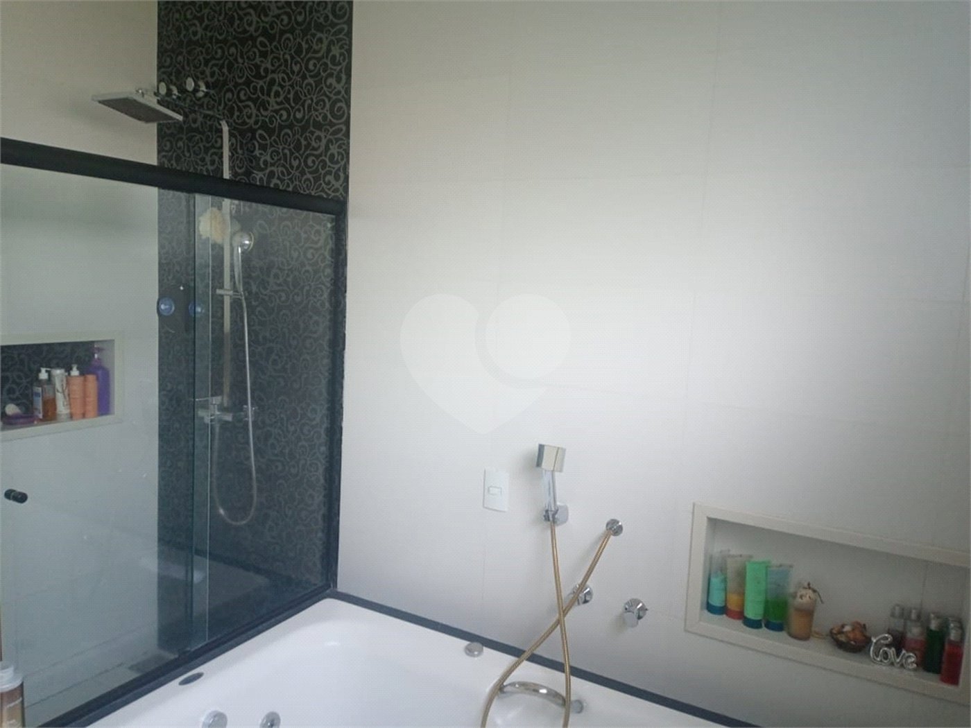 Casa à venda com 4 suítes no condomínio Villaggio Capriccio, Louveira - SP