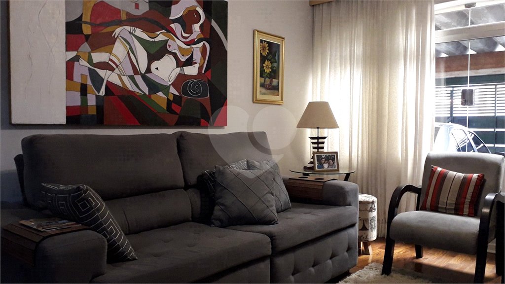 Sobrado à venda com 5 quartos, sendo 1 suíte, em Jardim Caravelas, São Paulo, SP