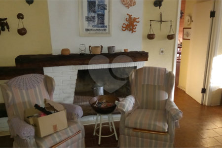 Casa à venda ou para alugar com 4 quartos, sendo 1 suíte, no Centro, Vinhedo, SP