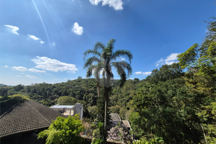 Casa à venda com 3 quartos, sendo 4 suítes, no condomínio Alpes da Cantareira, Mairiporã - SP