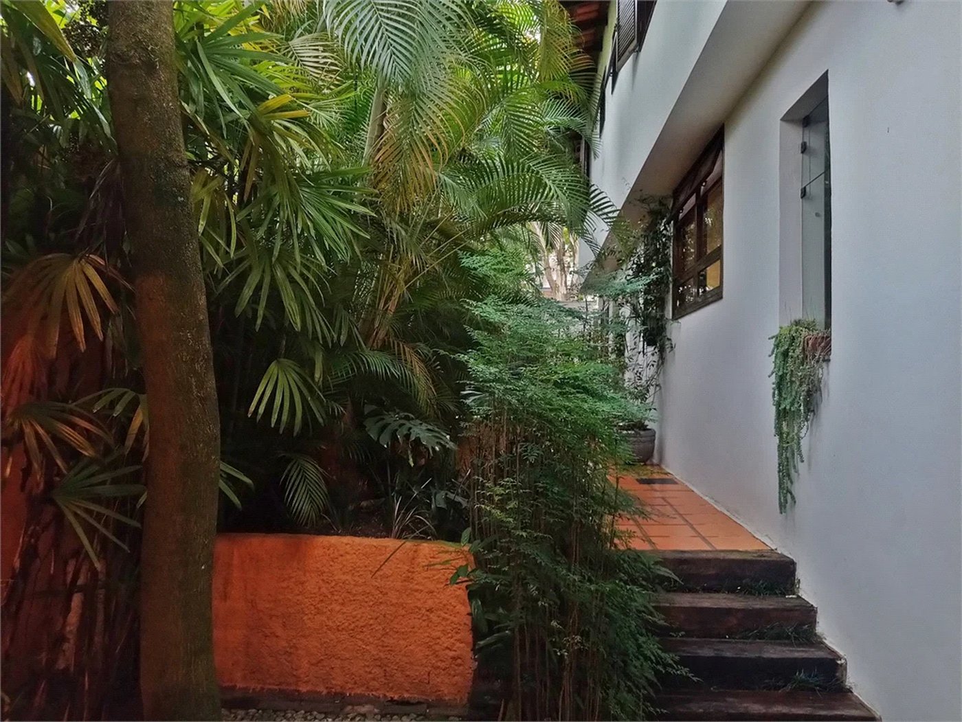 Casa à venda com 4 quartos, sendo 2 suítes,  em Morumbi, São Paulo, SP