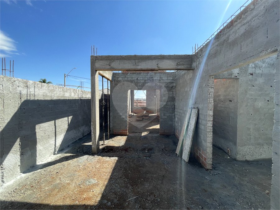 Casa à venda com 3 quartos, sendo 1 suíte, no condomínio Tivolli Residencial, Itapetininga - SP