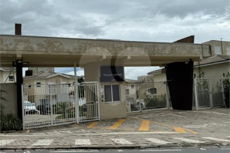 Sobrado à venda com 3 quartos, sendo 1 suíte, em Vila Omízollo, Louveira, SP
