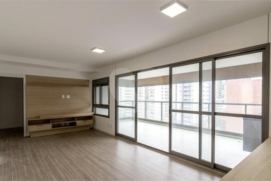 Apartamento à venda ou para alugar com 2 suítes em Vila Olímpia, São Paulo, SP