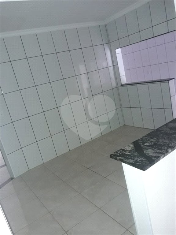 Casa térrea com 2 dormitórios.