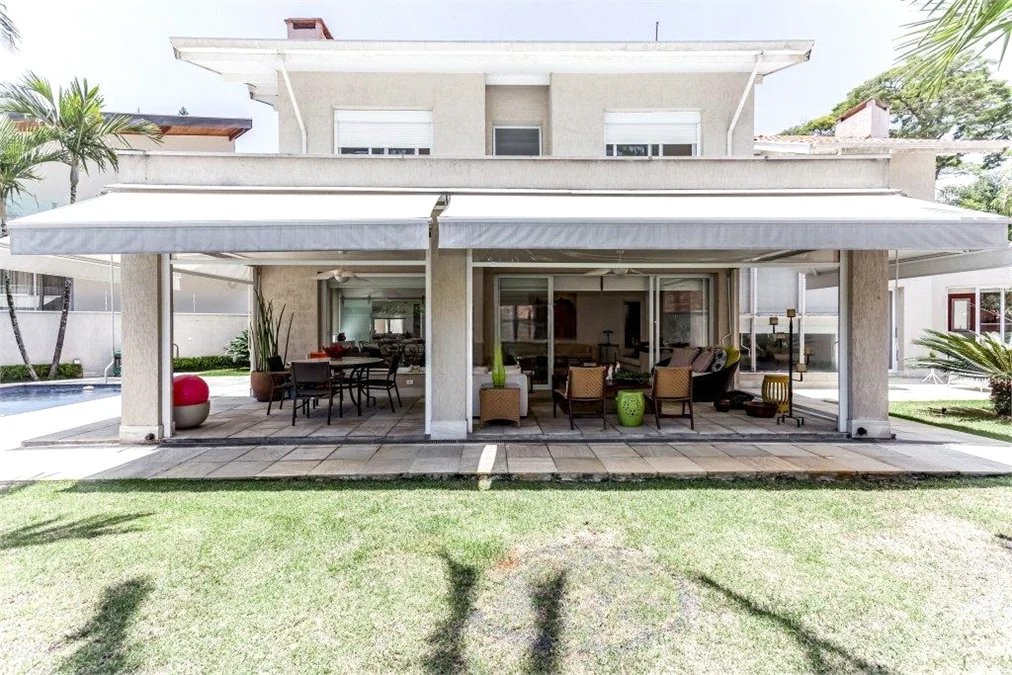 Casa à venda com 5 quartos, sendo 3 suítes, em Jardim Leonor, São Paulo, SP