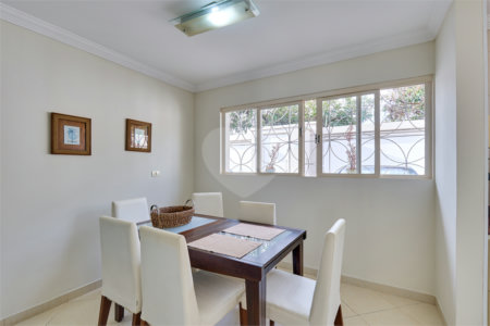 Casa de Vila à venda com 4 quartos, sendo 2 suítes, em Campo Grande, São Paulo, SP